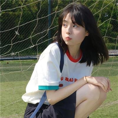穿蓝衣的男孩